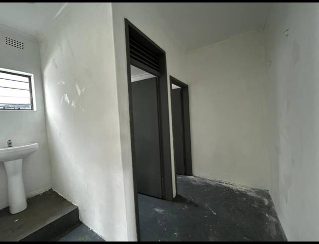 150M² WAREHOUSE TO LET IN WYNBERG